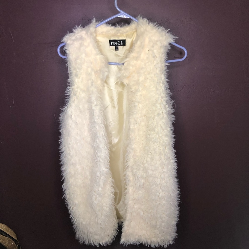 Rue 21 Fur Vest💜